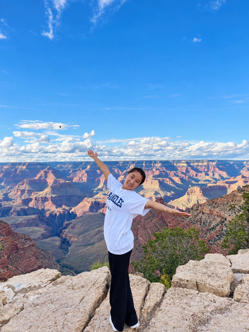 Grand Canyon-ийн үзэсгэлэнт байгальд аялж буй оролцогч